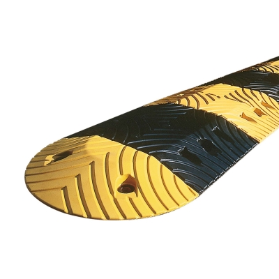 TOPSTOP-10 Fahrbahnschwelle Kautschuk, SET 2.420 mm, Höhe 70 mm, für Schwerlastverkehr: 4 x Normelement gelb, 4 x Normelement schwarz, 2 x Abschlusselement gelb, 20 x Kautschukdübel/Schraube/U-Scheibe, inkl. Richtstange