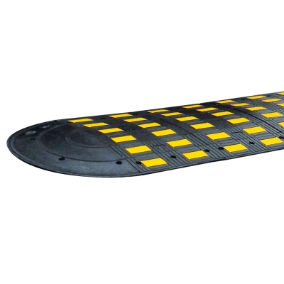 SafeRide-50 Fahrbahnschwelle, SET 2.400 mm, Höhe 50 mm: 3 x Normelement, 1 x Abschlusselement Nut, 1 x Abschlusselement Zapfen, 26 x Dübel/Schraube/U-Scheibe