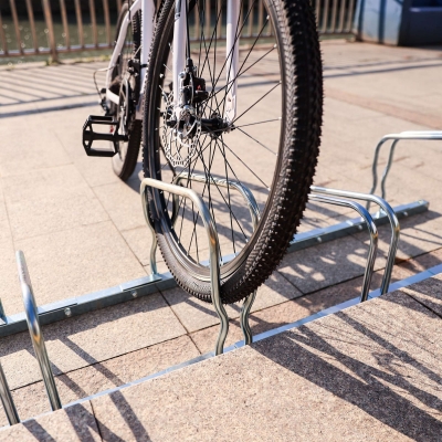 CITY-Fahrradständer MULTI-FLEX, 4 Einstellplätze, B 1470 x T 370 x H 360 mm, beidseitiges Einstellen, galvanisch verzinkt, inklusive Montagematerial (unmontiert)
