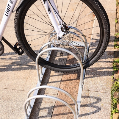 CITY-Fahrradständer LUNA, 3 Einstellplätze, B 1050 x T 385 x H 410 mm, ein- und zweiseitiges Einstellen, verzinkt, inklusive Montagematerial (unmontiert)